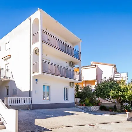 Arbanija 7543a Трогір