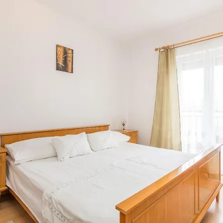 Arbanija 7543a Апартаменти