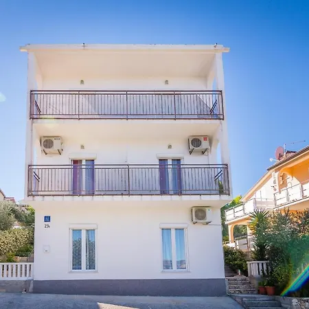 Apartman Arbanija 7543a