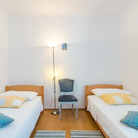 Apartman Arbanija 7543a