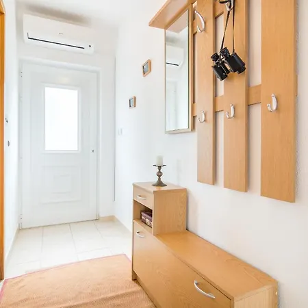 Arbanija 7543a Apartman