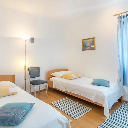 Arbanija 7543a Apartman