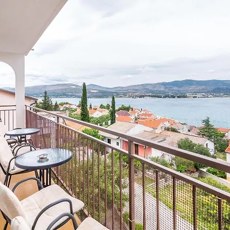 Appartement Arbanija 7543a